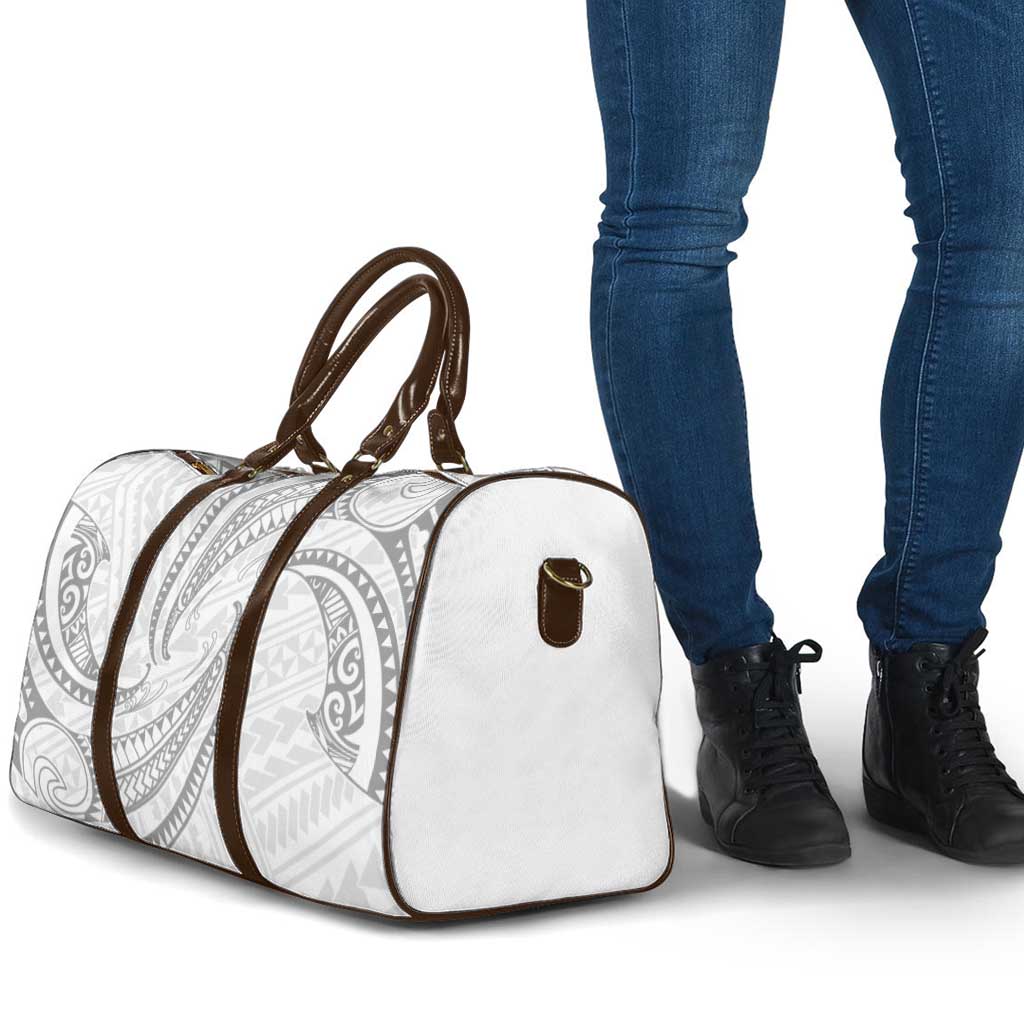White Sunday Lotu Tamaiti Travel Bag Polynesian Wave Pastel Gray - Polynesian Pride