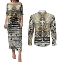 Aotearoa Iwi Waikato Tainui Couples Matching Puletasi and Long Sleeve Button Shirt Maori Wharenui House Tribal Pattern LT9 Light Gold - Polynesian Pride