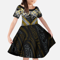 Gold Aotearoa Tukutuku Manawa Tapu Family Matching Off The Shoulder Long Sleeve Dress and Hawaiian Shirt Ta Moko Toi Maori LT9 Daughter's Dress Gold - Polynesian Pride