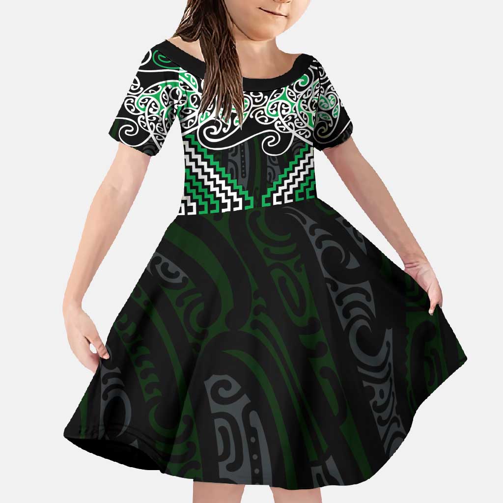 Green Aotearoa Tukutuku Manawa Tapu Family Matching Off Shoulder Maxi Dress and Hawaiian Shirt Ta Moko Toi Maori LT9 Daughter's Dress Green - Polynesian Pride