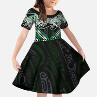 Green Aotearoa Tukutuku Manawa Tapu Family Matching Off Shoulder Maxi Dress and Hawaiian Shirt Ta Moko Toi Maori LT9 Daughter's Dress Green - Polynesian Pride