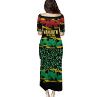 Vanuatu 46th Year Anniversary Family Matching Puletasi and Hawaiian Shirt 30 July 1980 Hibiscus Seamless Pattern