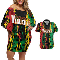 Vanuatu 46th Year Anniversary Couples Matching Off Shoulder Short Dress and Hawaiian Shirt Tamtam Slit Drums Long God Yumi Stanap LT9 Black - Polynesian Pride