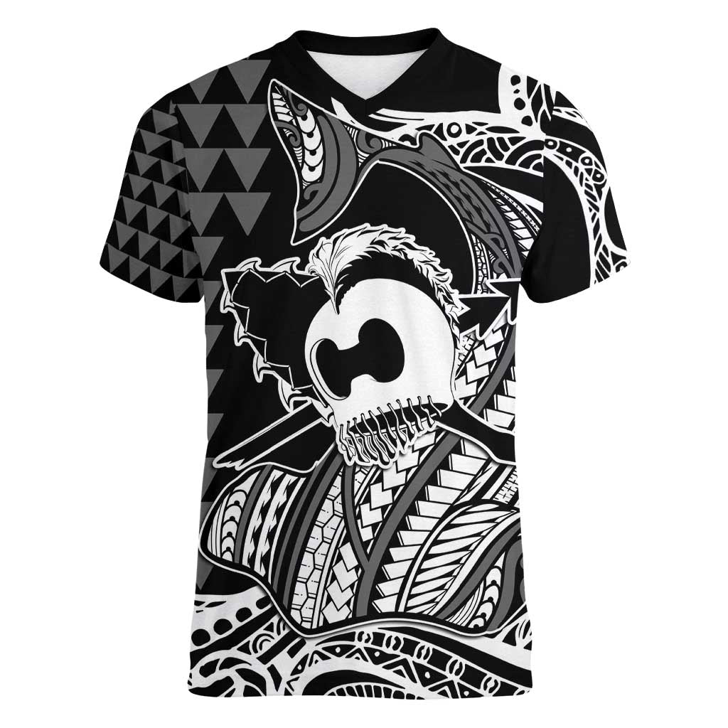 Koa Ikaika Warrior Helmet with Shark Women V-Neck T-Shirt Black Kakau Style