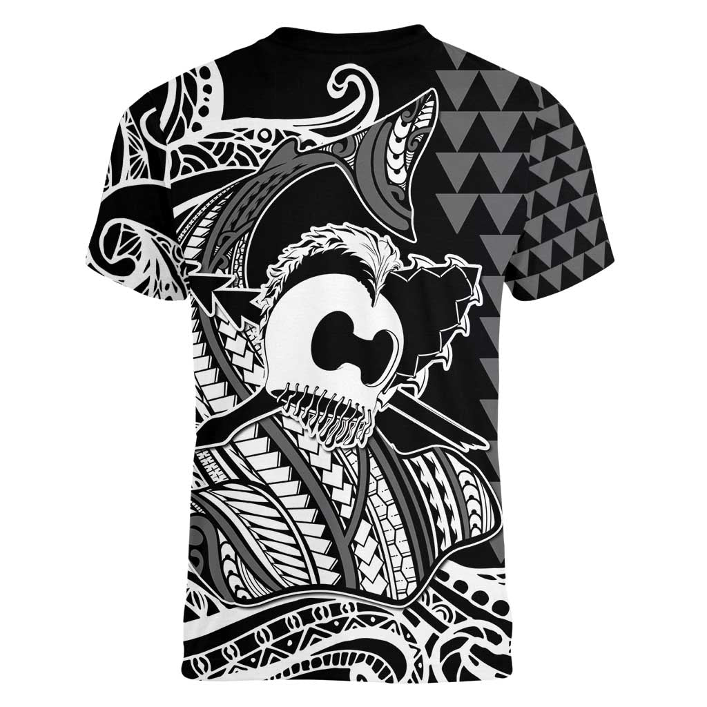 Koa Ikaika Warrior Helmet with Shark Women V-Neck T-Shirt Black Kakau Style