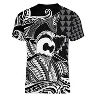 Koa Ikaika Warrior Helmet with Shark Women V-Neck T-Shirt Black Kakau Style