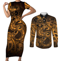 Aotearoa Maori Hei Tiki Couples Matching Short Sleeve Bodycon Dress and Long Sleeve Button Shirt Koura Kowhaiwhai Puhoro Motif LT9 Gold - Polynesian Pride