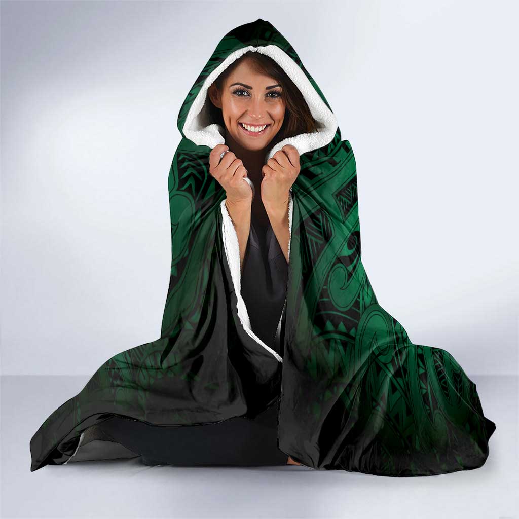 Aotearoa Maori Hei Tiki Hooded Blanket Kakariki Kowhaiwhai Puhoro Motif