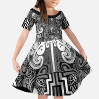 Custom New Zealand Taiaha Maori Kid Short Sleeve Dress Kiwikiwi Minimalist Silver Fern Tukutuku Motif LT9 KID White - Polynesian Pride