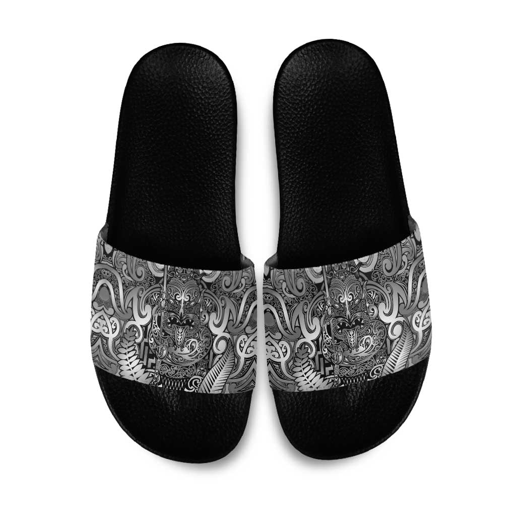 New Zealand Taiaha Maori Slide Sandals Kiwikiwi Minimalist Silver Fern Tukutuku Motif LT9 White - Polynesian Pride