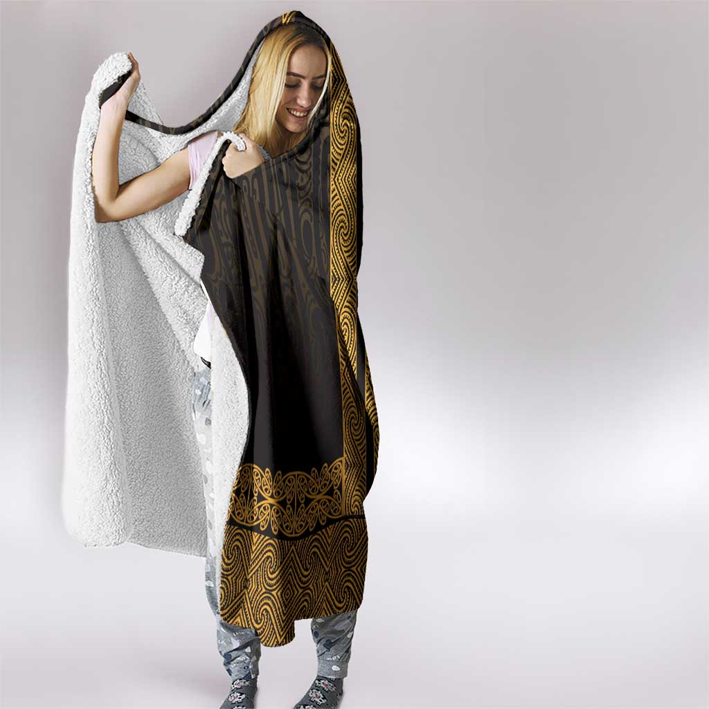 New Zealand Maori Kowhaiwhai Hooded Blanket Karaka Maui and Mangopare