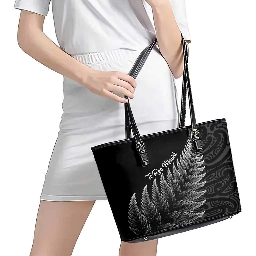 New Zealand Te Reo Māori Leather Tote Bag Simple Black Fern