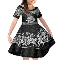 Te Reo Maori Tiki Inspired Art Family Matching Off Shoulder Short Dress and Hawaiian Shirt LT9 Daughter's Dress Black - Polynesian Pride