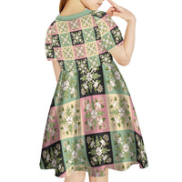 Seamless Pattern Maile and Pikake Lei Kid Short Sleeve Dress Squares Maile Leaf - Polynesian Pride