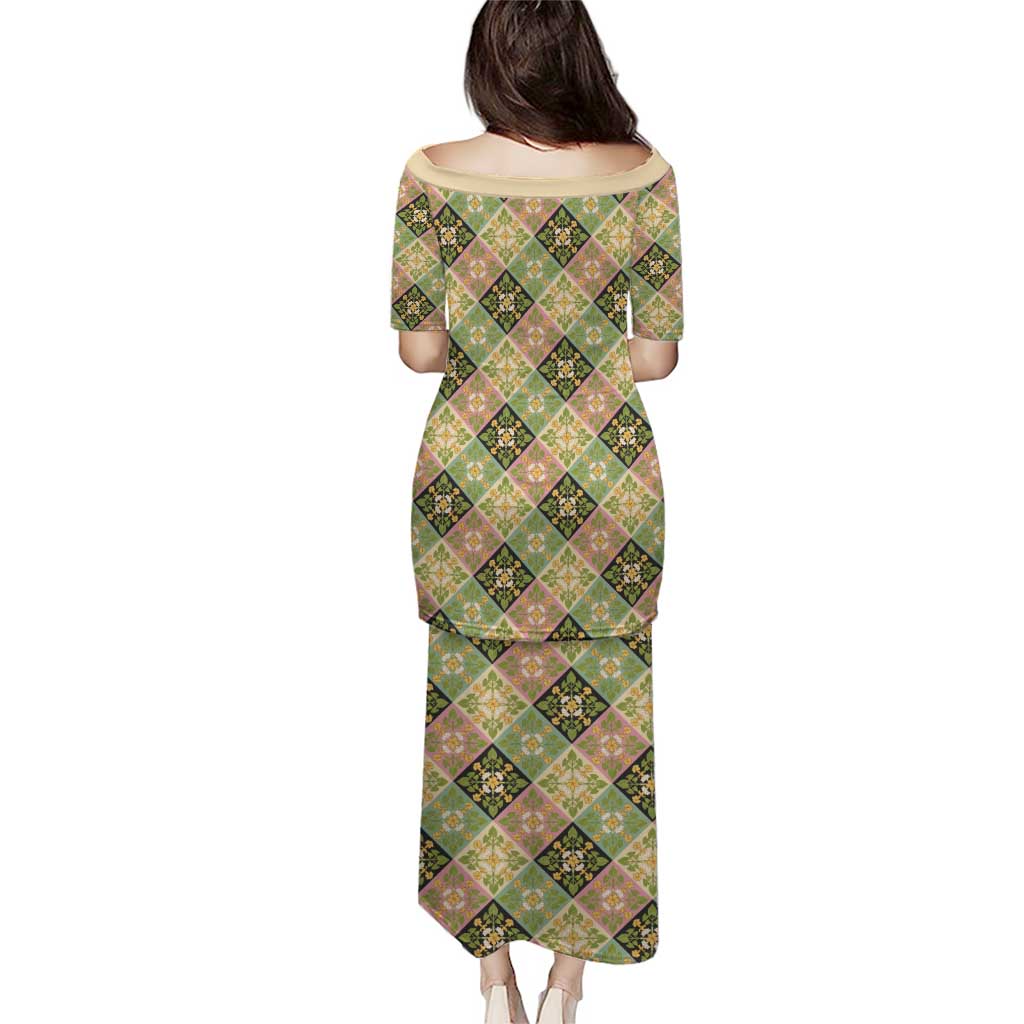 Seamless Pattern Puakenikeni and Kalo Puletasi - Polynesian Pride