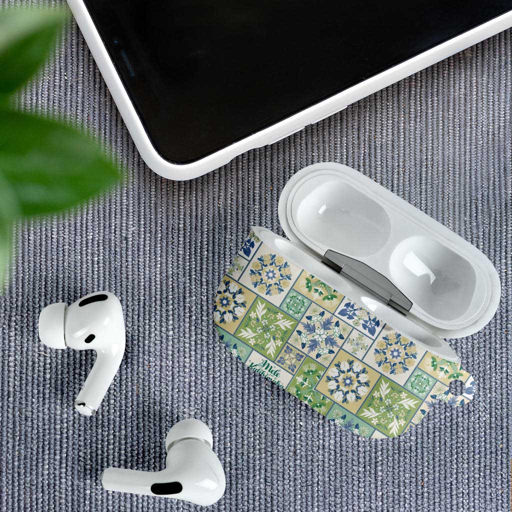 Mele Kalikimaka Hawaii Christmas AirPods Case Omaomao Seamless Floral Motif - Polynesian Pride