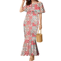 Mele Kalikimaka Hawaii Christmas Family Matching Mermaid Dress and Hawaiian Shirt Ulaula Seamless Floral Motif LT9 Mom's Dress Red - Polynesian Pride