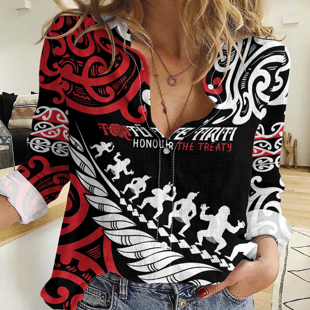 Honour The Treaty New Zealand Personalised Women Casual Shirt Toitu Te Tiriti Half Fern with Haka dance LT9 Female Black - Polynesian Pride