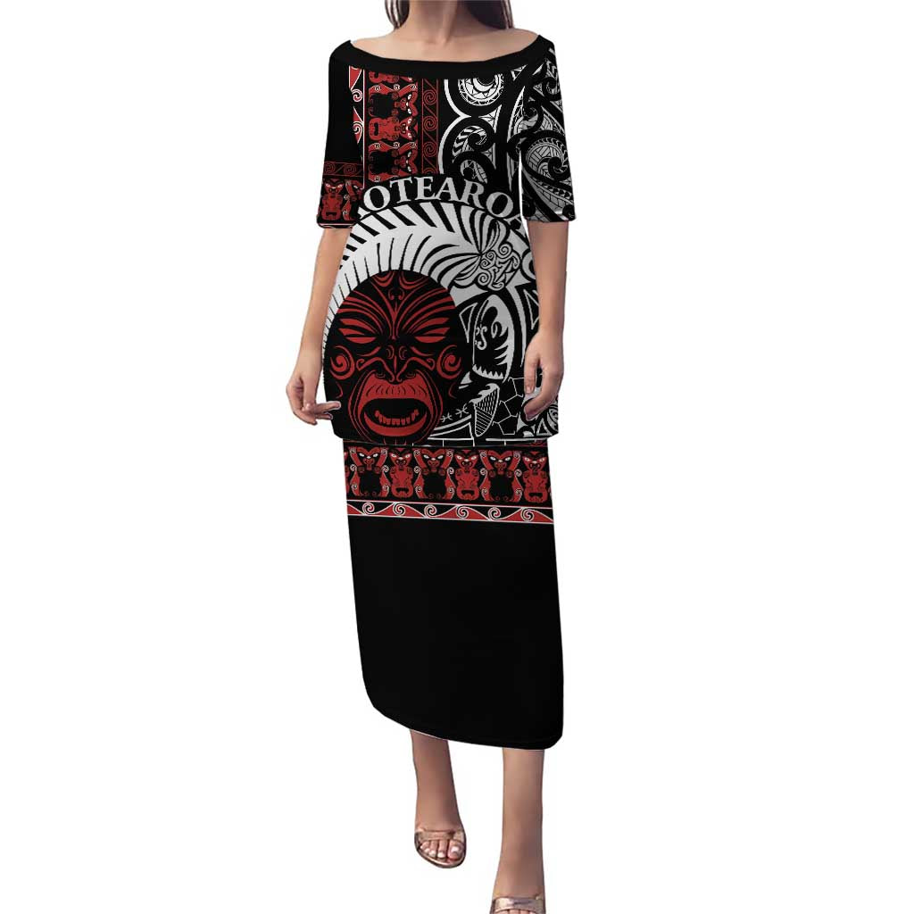 Honour The Treaty New Zealand Personalised Puletasi Toitu Te Tiriti Indigenous Maori Face LT9 Long Dress Black - Polynesian Pride