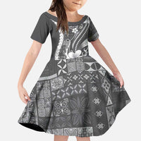 Samoa Siapo Tribal Pattern Family Matching Off Shoulder Short Dress and Hawaiian Shirt Light Gray Polynesian Plumeria Tapa Motif LT9 Daughter's Dress Gray - Polynesian Pride