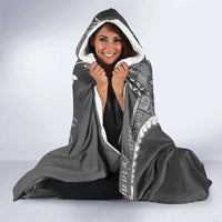 Samoa Siapo Tribal Pattern Hooded Blanket Light Gray Polynesian Plumeria Tapa Motif