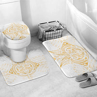 Maori Rugby Custom Ngaru Mangopare Bathroom Set Koura Niho Taniwha Motif LT9 Mat Set Only (3 pcs) One Size Gold - Polynesian Pride