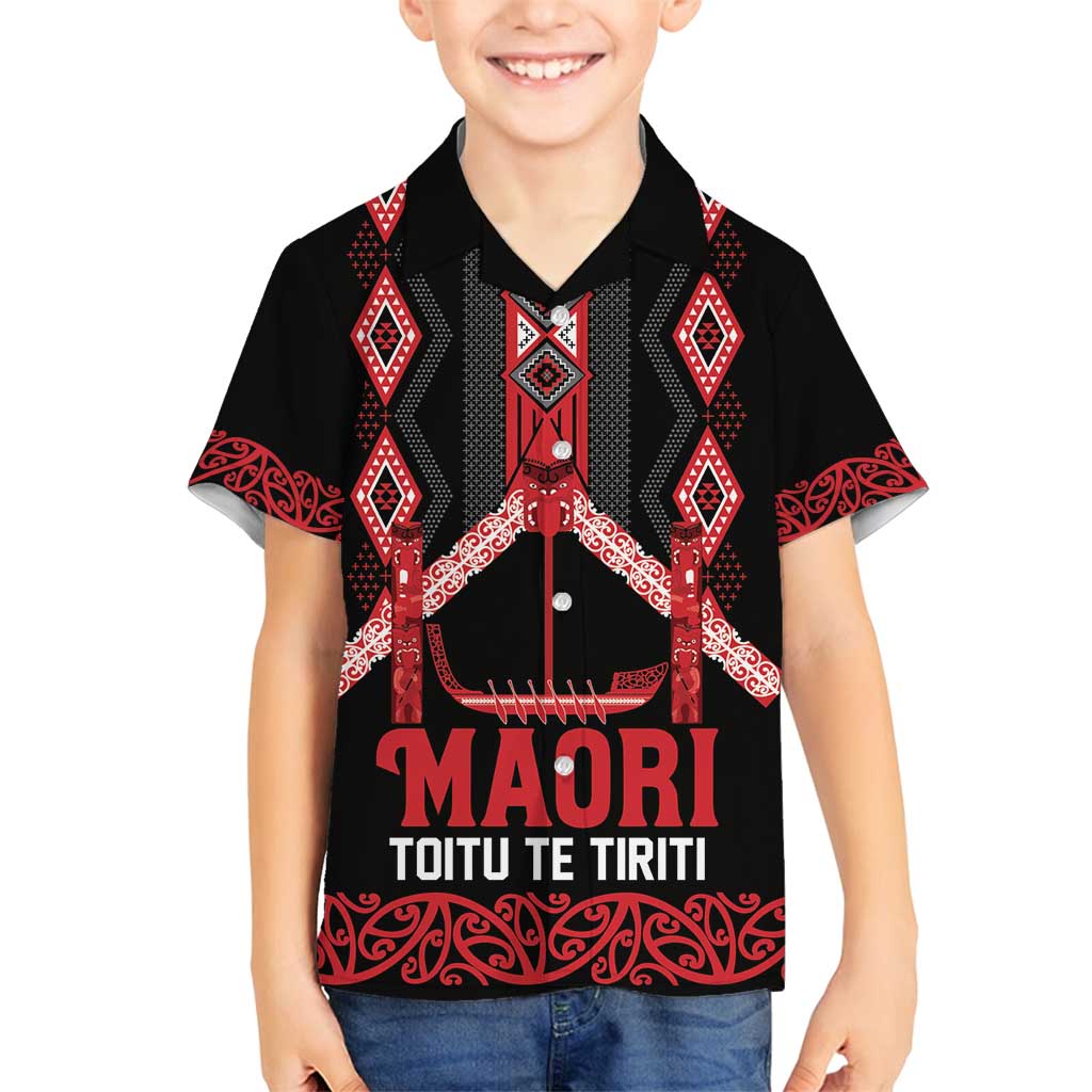 Toitu Te Tiriti Waitangi Family Matching Off Shoulder Short Dress and Hawaiian Shirt Black Wharenui House LT9 Son's Shirt Black - Polynesian Pride