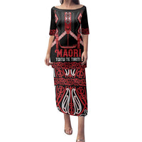 Toitu Te Tiriti Waitangi Family Matching Puletasi and Hawaiian Shirt Black Wharenui House LT9 Mom's Dress Black - Polynesian Pride