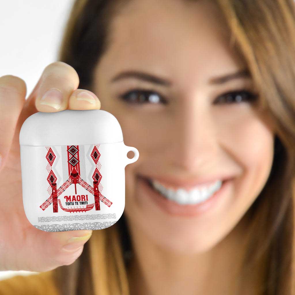 Toitu Te Tiriti Waitangi AirPods Case White Wharenui House - Polynesian Pride