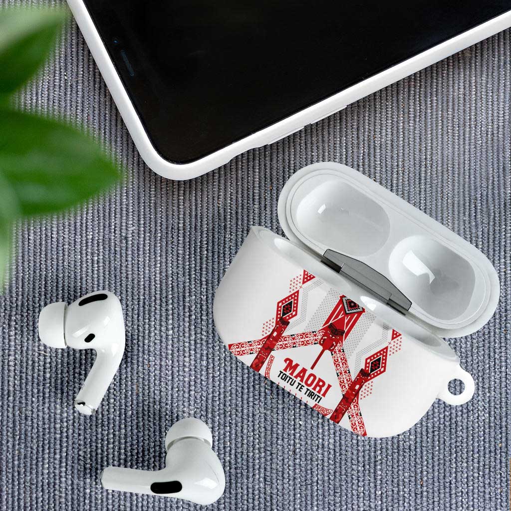 Toitu Te Tiriti Waitangi AirPods Case White Wharenui House - Polynesian Pride