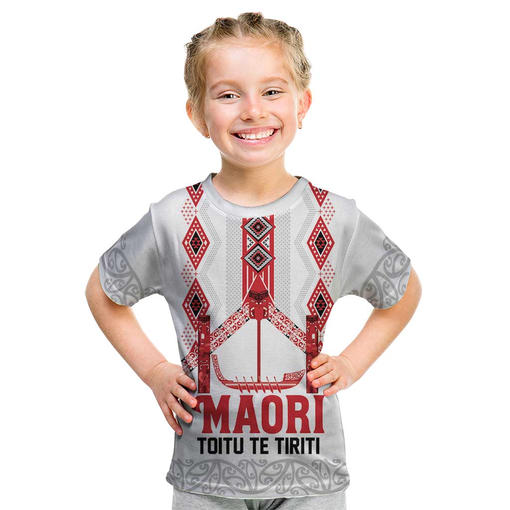 Toitu Te Tiriti Waitangi Kid T Shirt White Wharenui House - Polynesian Pride