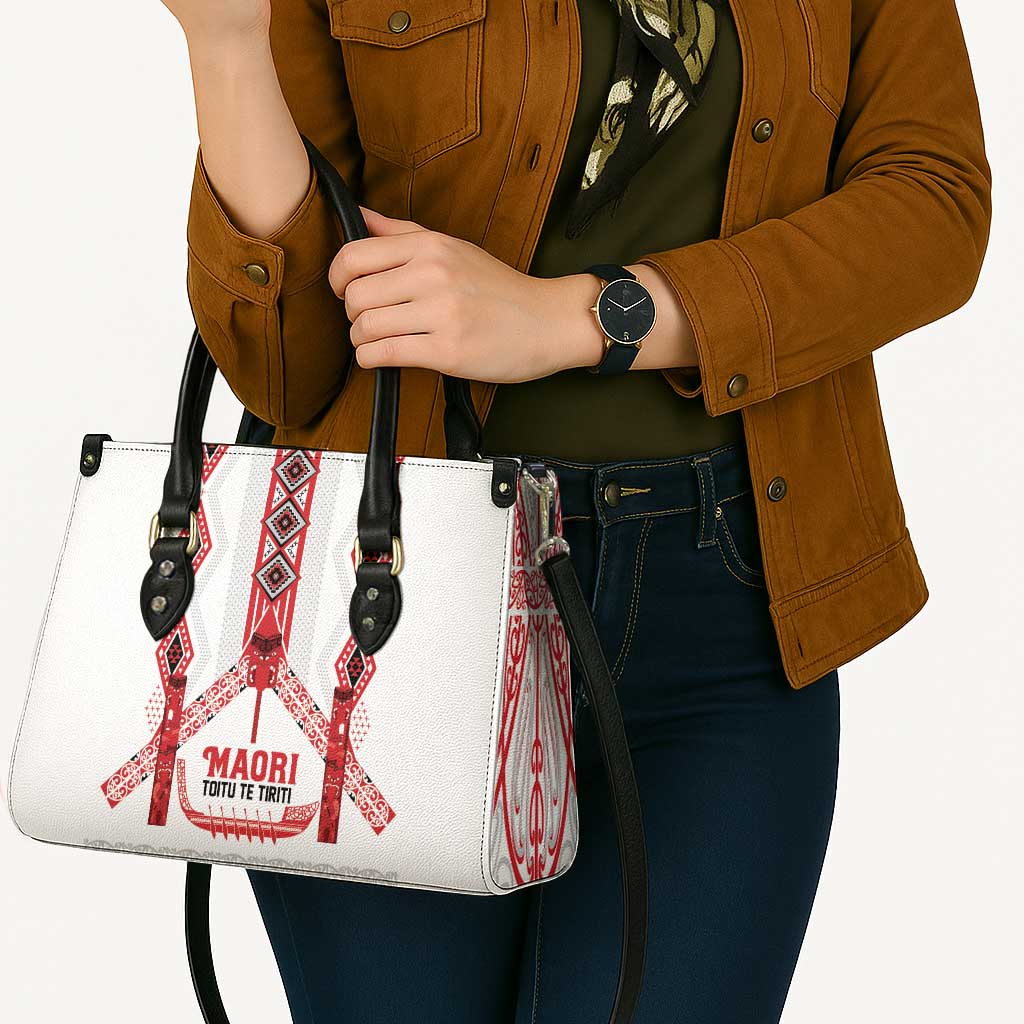 Toitu Te Tiriti Waitangi Leather Bag White Wharenui House - Polynesian Pride