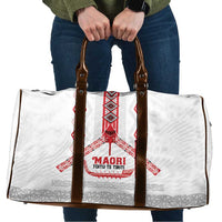 Toitu Te Tiriti Waitangi Travel Bag White Wharenui House - Polynesian Pride