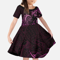 Pink Aotearoa Horse Racing Family Matching Short Sleeve Bodycon Dress and Hawaiian Shirt NZ Maori Pattern LT14 Daughter's Dress Pink - Polynesian Pride