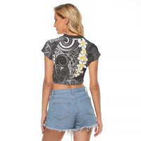 Gray Polynesian Tribal Frangipani Tropical Vibe Raglan Cropped T Shirt