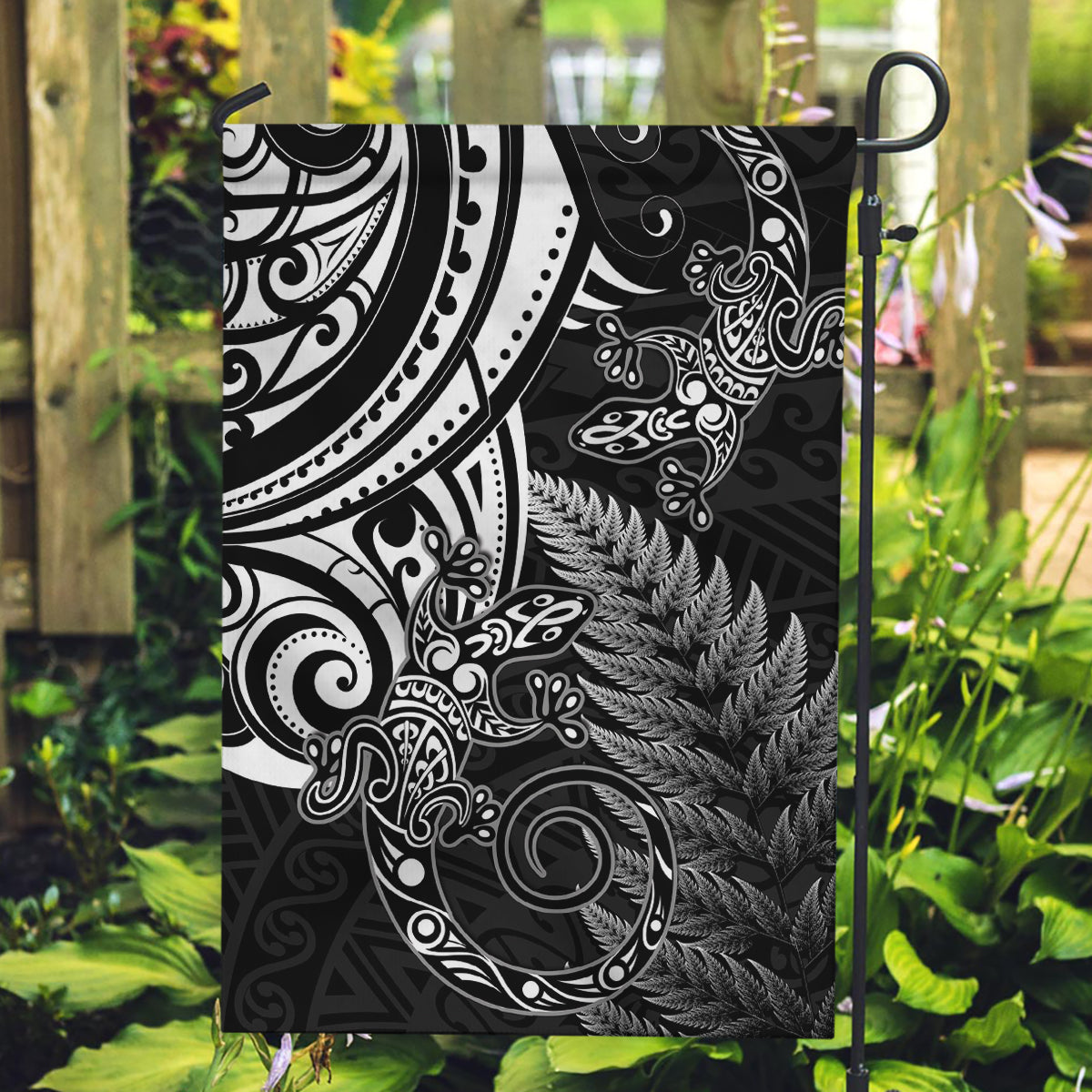 New Zealand Lizard Garden Flag Silver Fern Aotearoa Maori LT14 Garden Flag Black - Polynesian Pride