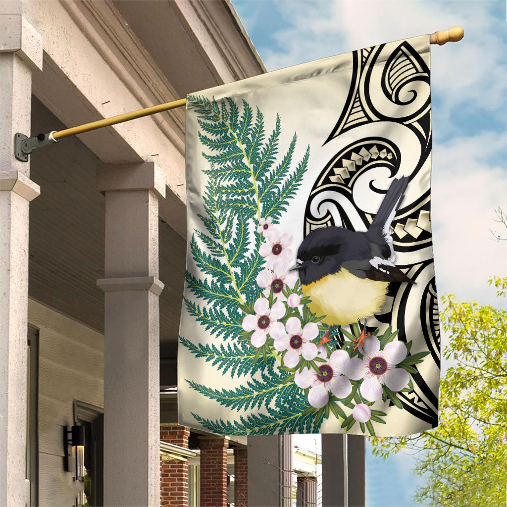 Endemic Tomtit New Zealand Garden Flag Miromiro Manuka Silver Fern Maori Pattern