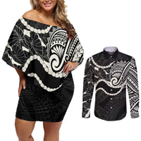 Aloha Hawaii Kalo Pikake Lei Couples Matching Off Shoulder Short Dress and Long Sleeve Button Shirt Chest Tattoo Black Hawaiian Pattern