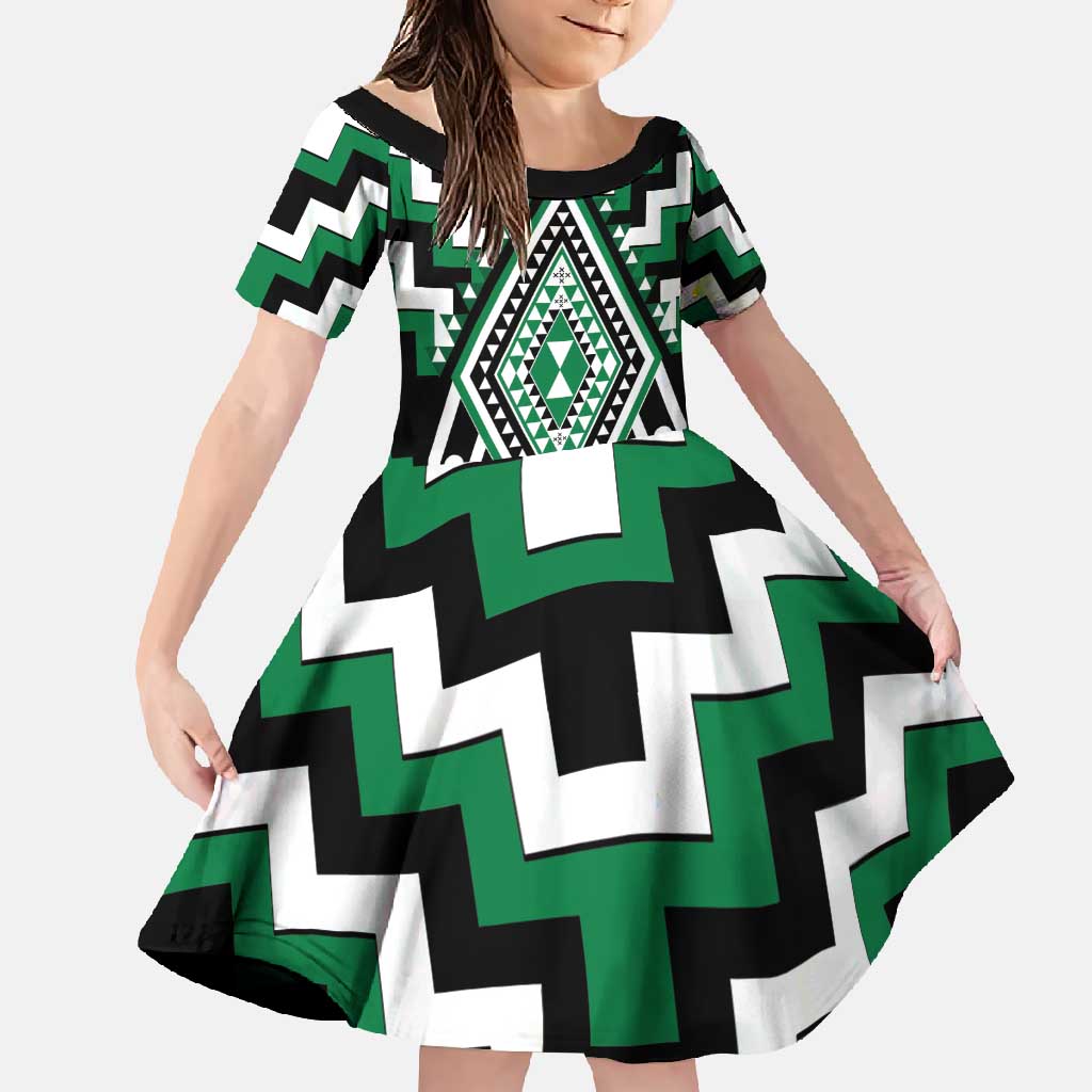 Green Aotearoa Taniko Poutama Patikitiki Family Matching Off Shoulder Maxi Dress and Hawaiian Shirt LT14 Daughter's Dress Green - Polynesian Pride