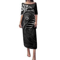 Personalised New Zealand Silver Fern Lacrosse Family Matching Puletasi and Hawaiian Shirt Aotearoa Maori Pattern LT14 Mom's Dress Black - Polynesian Pride