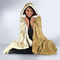 Heiva i Tahiti Hooded Blanket Tahitian Tiare Maori Cowrie Lei Brown
