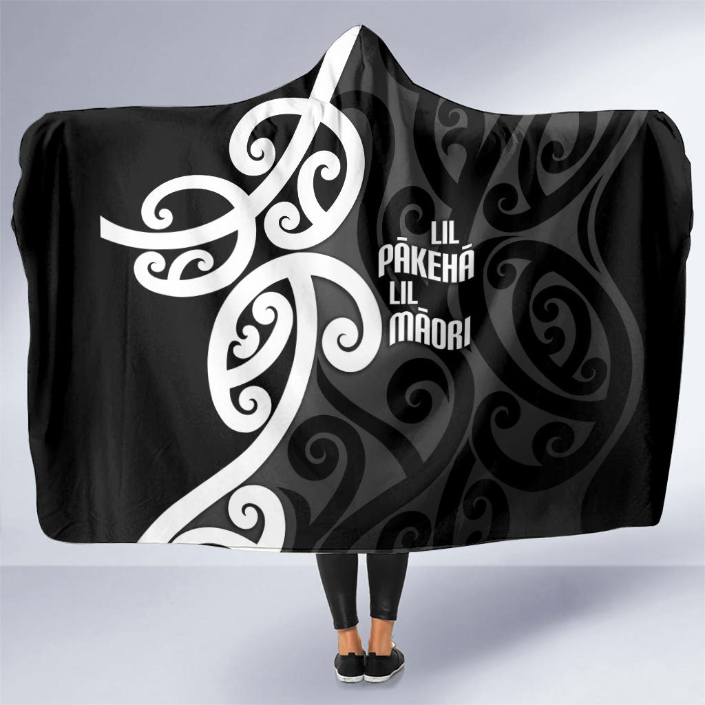 Lil Pakeha Lil Maori New Zealand Hooded Blanket Kiwi Proud Mangopare Pattern LT14 One Size Black - Polynesian Pride