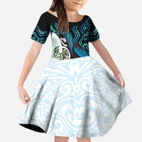 New Zealand Silver Fern Tui Bird Family Matching Off Shoulder Maxi Dress and Hawaiian Shirt Maori Kowhai Paua Shell Taniko Motifs LT14 Daughter's Dress Turquoise - Polynesian Pride