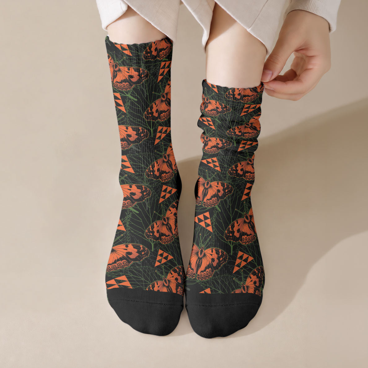 Kamehameha Butterfly Mamaki Hawaii Crew Socks Pulelehua Hawaiian Kakau Seamless Style LT14 Crew Socks Black - Polynesian Pride