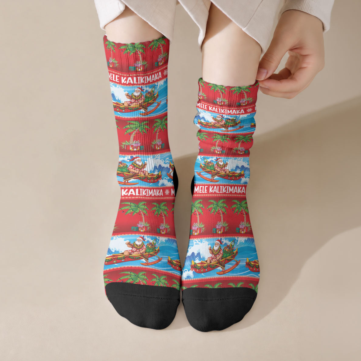 Hawaii Mele Kalikimaka Crew Socks Outrigger Canoe Santa Festive Palm Seamless LT14 Crew Socks Red - Polynesian Pride