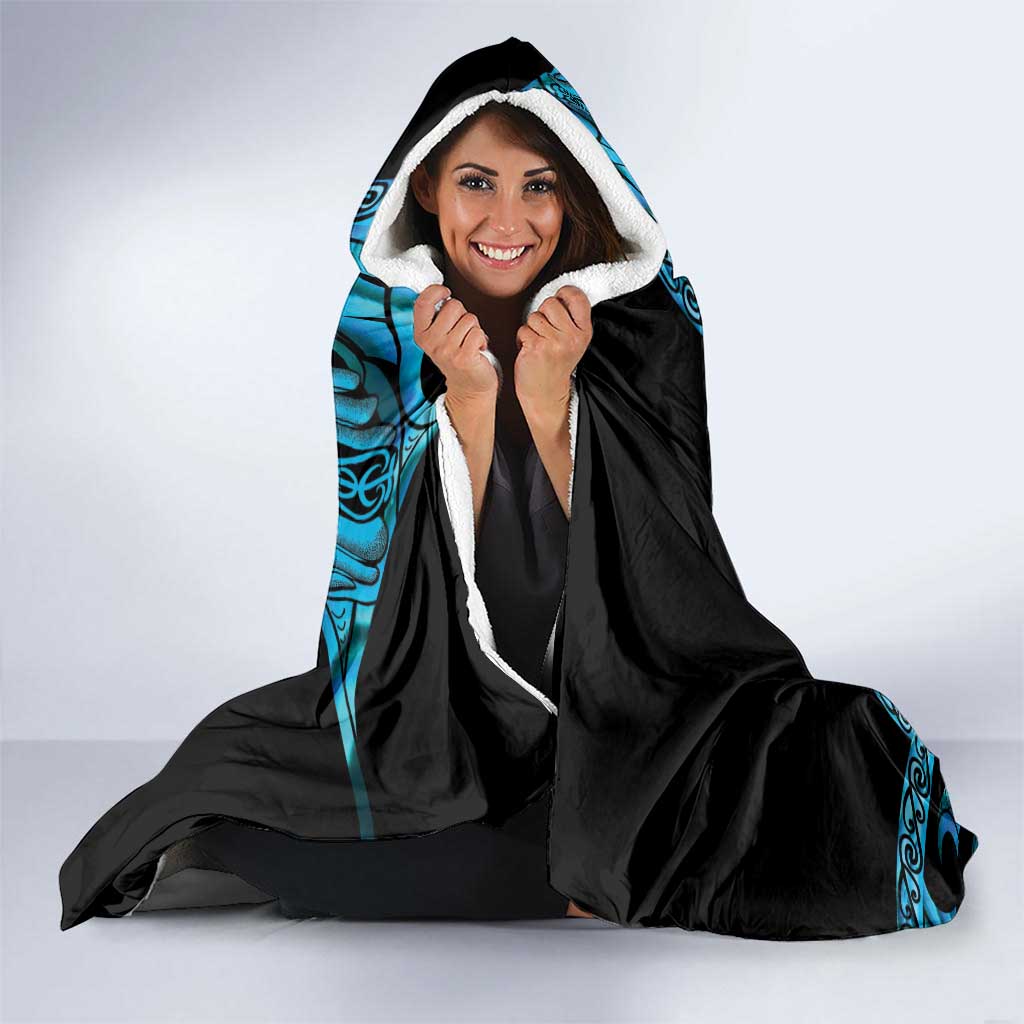 Turquoise New Zealand Kowhai And Piwakawaka Hooded Blanket Maori Ngaru Paua Shell LT14 - Polynesian Pride