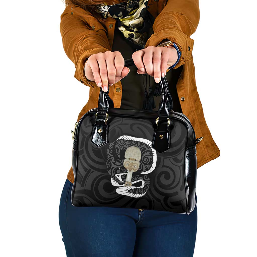 Black New Zealand Eel Shoulder Handbag Aotearoa Maori Tuna With Kotiate Weapon LT14 One Size Black - Polynesian Pride
