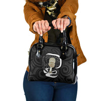 Black New Zealand Eel Shoulder Handbag Aotearoa Maori Tuna With Kotiate Weapon LT14 One Size Black - Polynesian Pride
