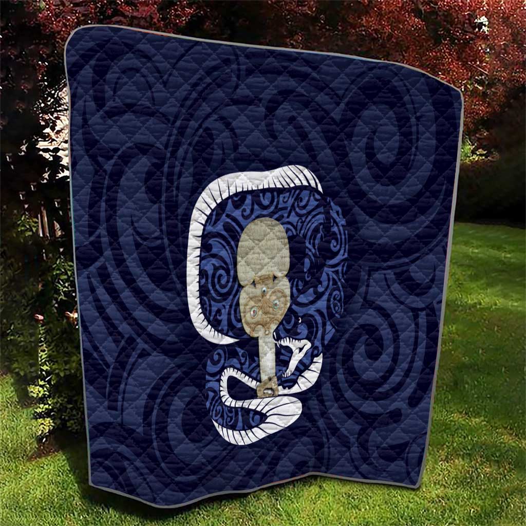 Blue New Zealand Eel Quilt Aotearoa Maori Tuna With Kotiate Weapon LT14 - Polynesian Pride