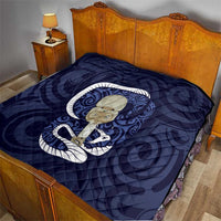 Blue New Zealand Eel Quilt Aotearoa Maori Tuna With Kotiate Weapon LT14 - Polynesian Pride